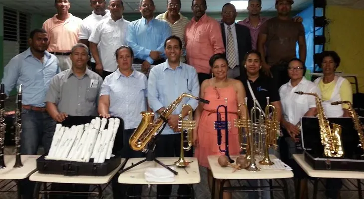 "Iniciativa Kirry Jiménez "donan instrumentos musicales
