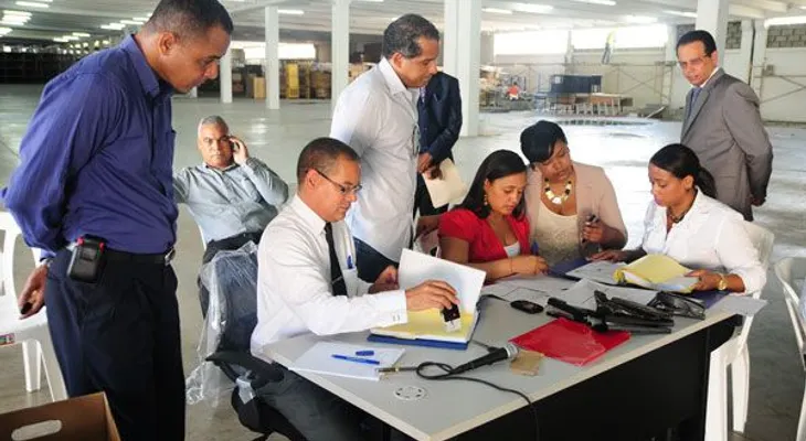 Educación estudia ofertas para adquirir 300 mil butacas destinadas a nuevas escuelas 