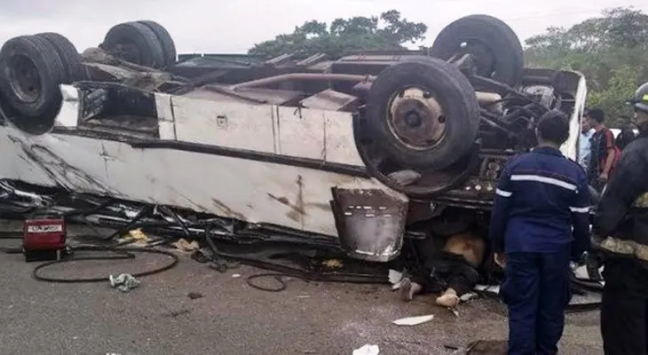 Al menos 10 muertos y 51 heridos en un accidente de autobús en Brasil