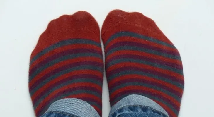 Dormir con las medias mojadas es bueno para tu salud