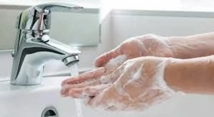 Lavarte las manos con agua de sal también te protege del coronavirus y te ayuda a conseguir dinero en abundancia