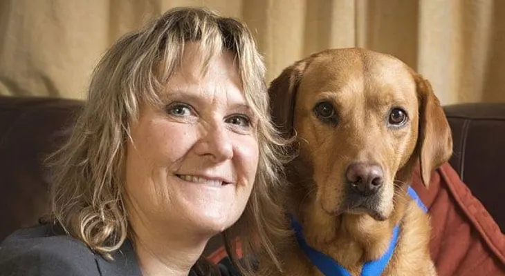Su perrita Daisy le descubrió un cáncer que le salvó la vida