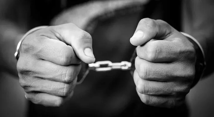Detienen al hombre que secuestró a su exmujer y puso pegamento en la vagina