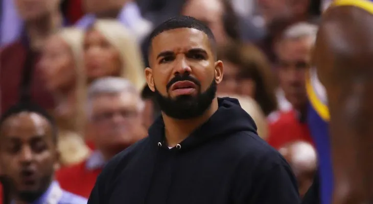 Mujer denuncia Drake la obligó a practicarle sexo oral "más allá de lo normal"