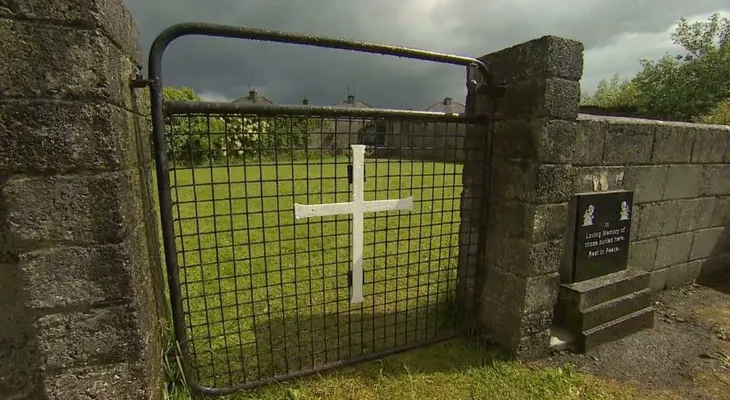 Encuentran restos de niños en un antiguo hogar para madres solteras en Irlanda
