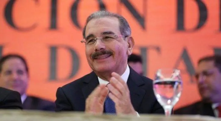 Danilo Medina felicita al boxeador Félix Valera
