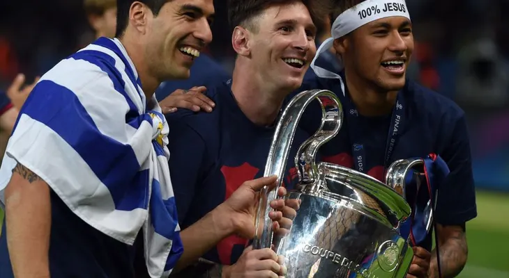 Ronaldo, Messi y James, entre los nominados al Balón de Oro