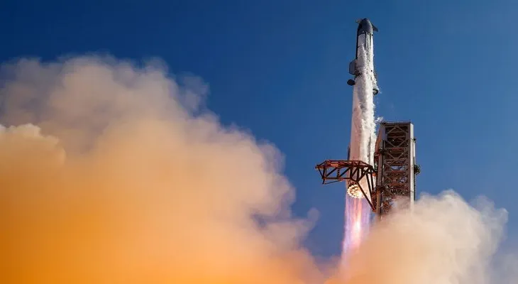 SpaceX prepara el primer lanzamiento orbital del Starship para desplegar satélites Starlink