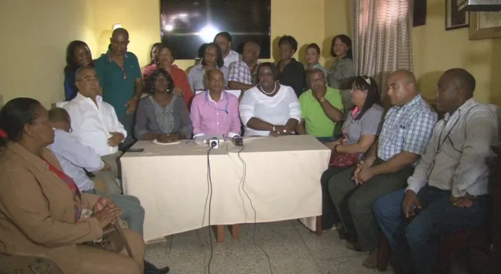 Profesores piden destitución de encargada de un distrito escolar de La Romana