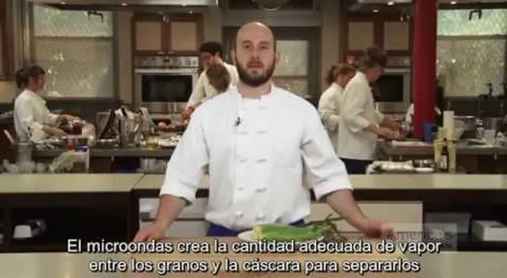 Esta es una forma rápida de remover la seda del maíz en la mazorca