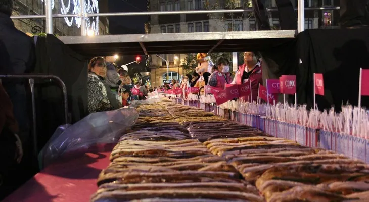 México celebró el día de los Reyes con una rosca gigante de 1.400 metros