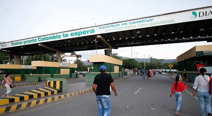 Al menos 200 campesinos colombianos huyen a Venezuela por nuevos grupos armados ilegales