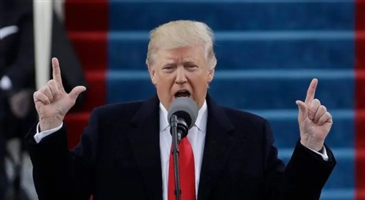 Demandarán a Trump por permitir que sus negocios acepten pagos del Gobierno  