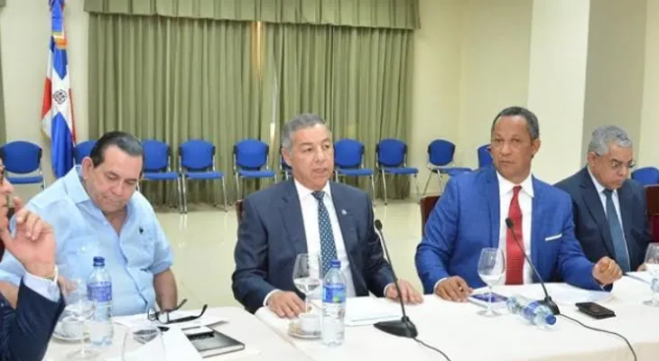 Comisión de Presupuesto escucha a Donald Guerrero y a Luis Reyes sobre Proyecto modifica Presupuesto 2018