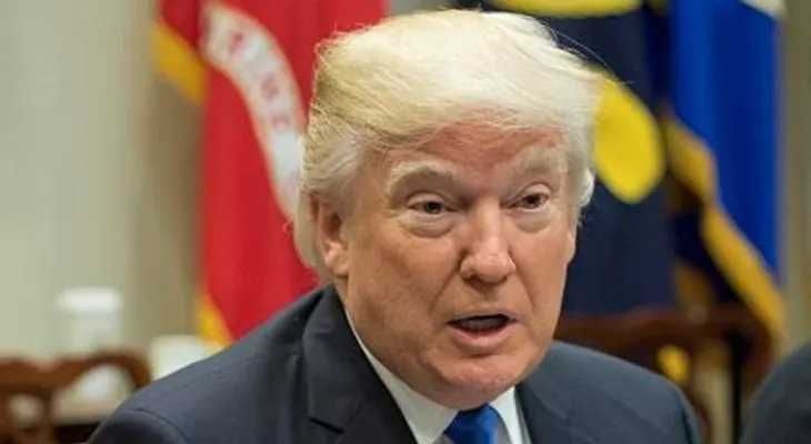 Trump ordena construir muro en frontera con México y agilizar las deportaciones