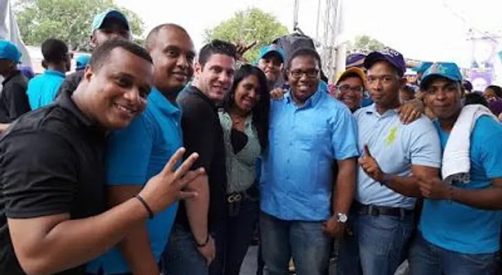 Decisión Juvenil con Danilo asiste a proclamación senadurías Monseñor Nouel y Azua