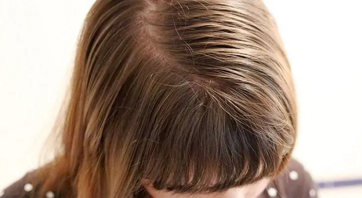 Coloca sal marina en tu champú y resuelve el pelo graso 