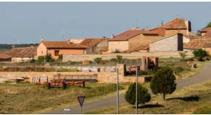 Atractiva oferta de un pueblo español:  casa y empleo para nuevos habitantes