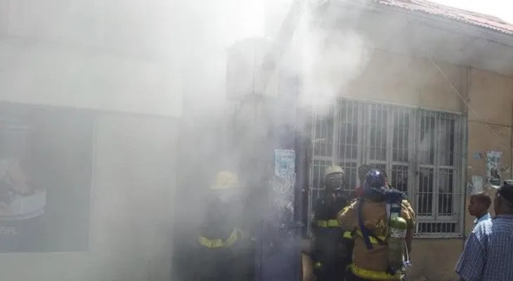 Cierran clínica Corominas de Santiago por incendio