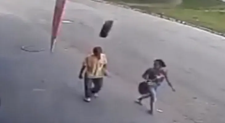 El impresionante video del brasileño que fue noqueado por un neumático