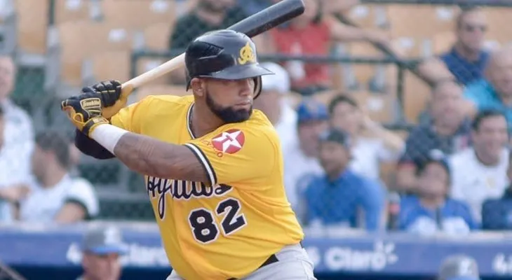 Escogido recibe al receptor Deivy Grullón desde las AC, a cambio del lanzador Anderson Severino