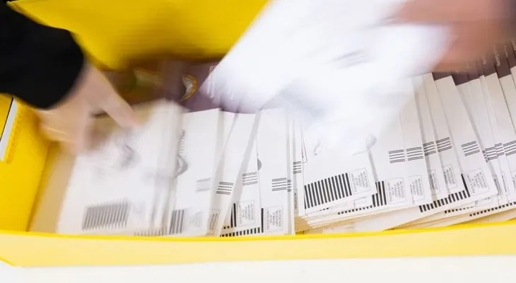 Corte Suprema rechaza solicitud de Trump para aplicar restricción al voto por correo