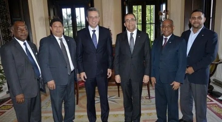 Canciller Navarro visita al gobernador de PR; establecen Instituto Dominicano en el Exterior