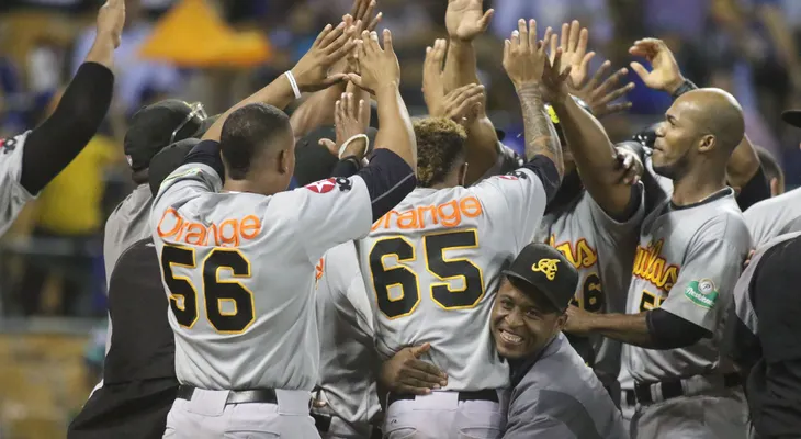 Águilas obligan a un 9no juego en Santiago; derrota 7-3 al Licey 