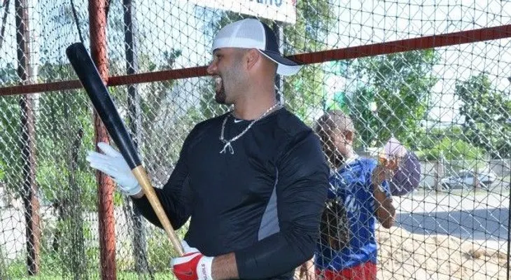 Fotos- Albert Pujols practica en el Quisqueya junto al Escogido