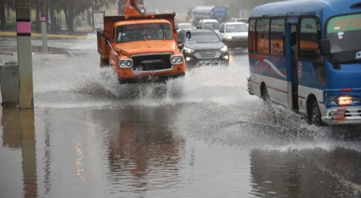 COE eleva a diez provincias en alerta por onda tropical