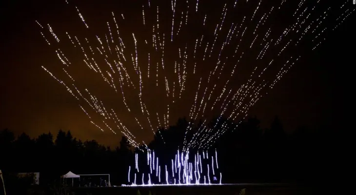 Drones en lugar de fuegos artificiales: la decisión de las ciudades del oeste de Estados Unidos para evitar incendios forestales