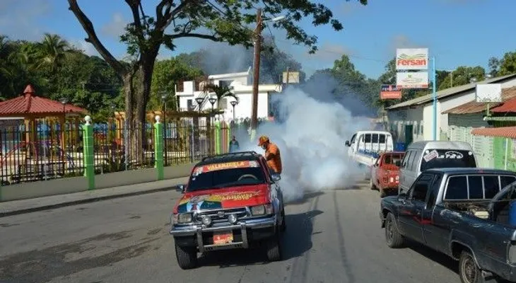 Aspirante a alcalde alianza PRSC-PRM realiza operativo fumigación en las Matas de Farfán