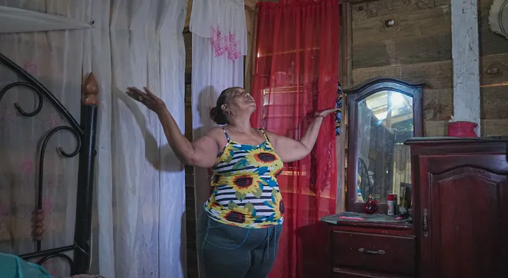 Seguros Crecer transforma los hogares de 35 familias con "Un Hogar para Crecer"