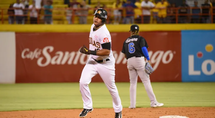 Las Aguilas no encuentran forma de ganar