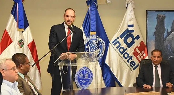 Llevarán Wi Fi gratis a 5,200 escuelas, la UASD y sus 18 regionales