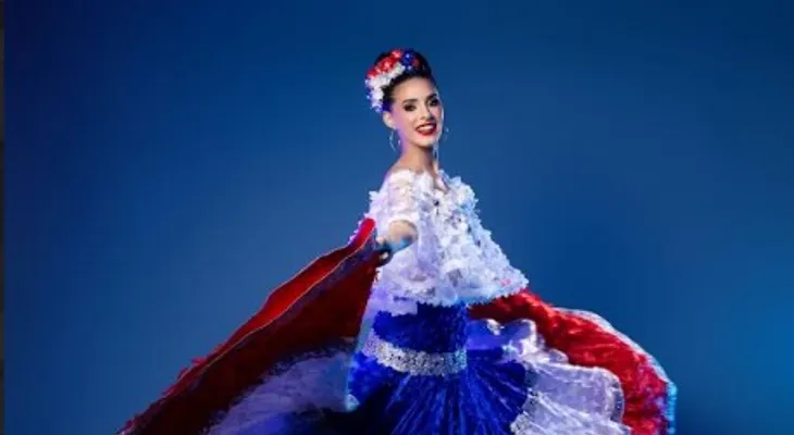 Alana Chalas rinde homenaje a la marchanta criolla con traje típico