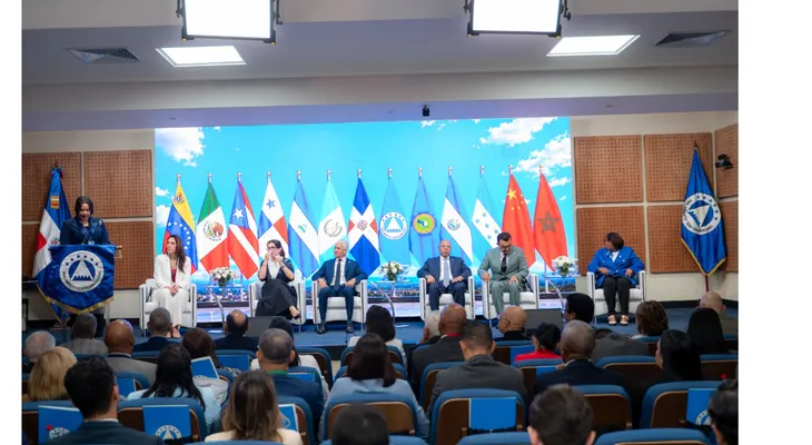 Ricardo de los Santos llama fortalecer estabilidad económica regional