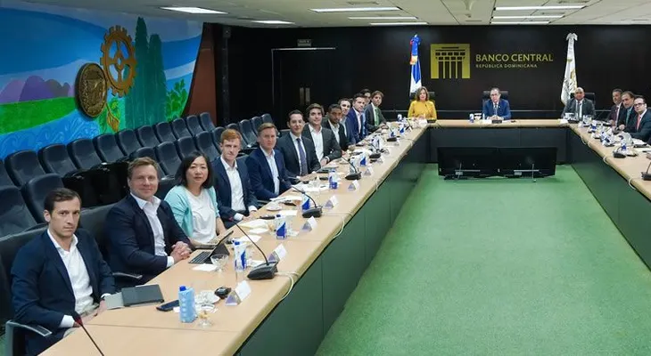 Valdez Albizu se reúne con inversionistas internacionales interesados en la economía dominicana