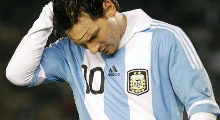¿Qué crees que pasaba por la cabeza de Messi durante el himno? 