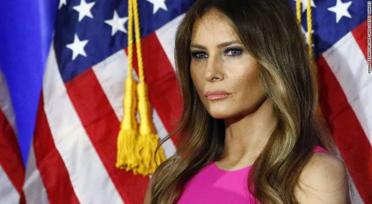 Desnudo de Melania Trump expone discrepancia en su pasado migratorio