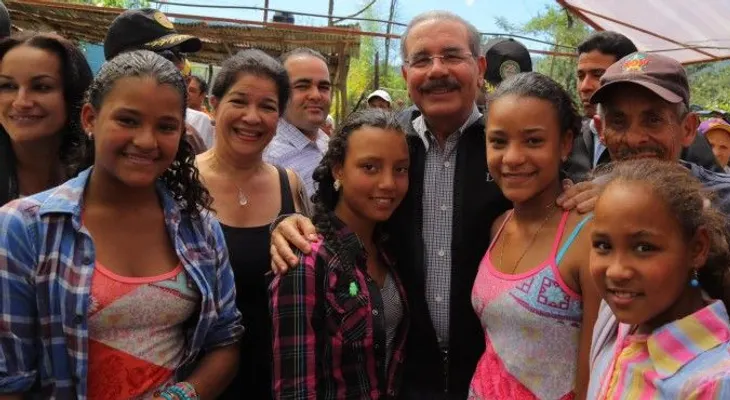 Danilo visita productores de fresas y le ofrece apoyo