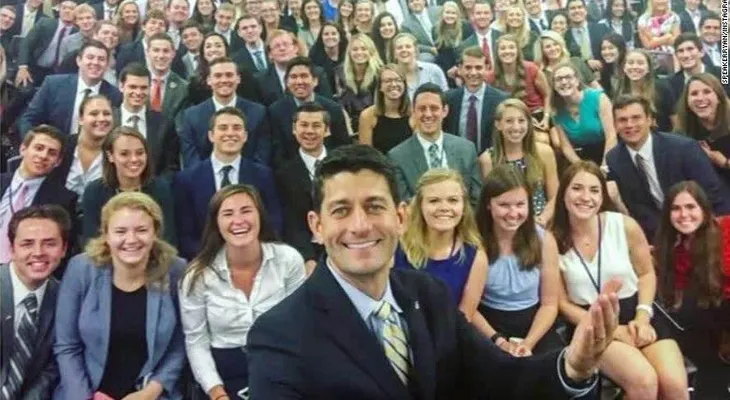 ¿Qué hay de malo en esta foto? Demócratas responden a selfie poco diversa de Paul Ryan