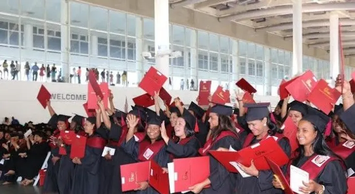 Universidad Nacional Evangélica inviste 1,270 profesionales