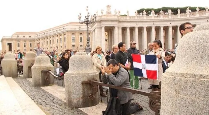 Peregrinos criollos oran contra la Barrick en el Vaticano