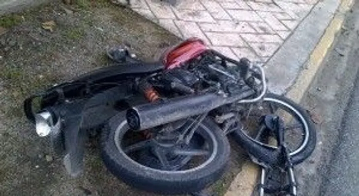 Un muerto y un herido durante choque con camión de la Policía