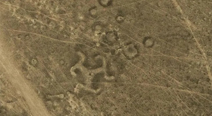 La NASA investigará el origen de una esvástica grabada en la estepa kazaja hace 8.000 años
