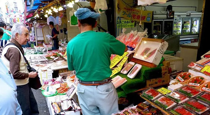 Jubilados japoneses roban en tiendas para ir a la cárcel