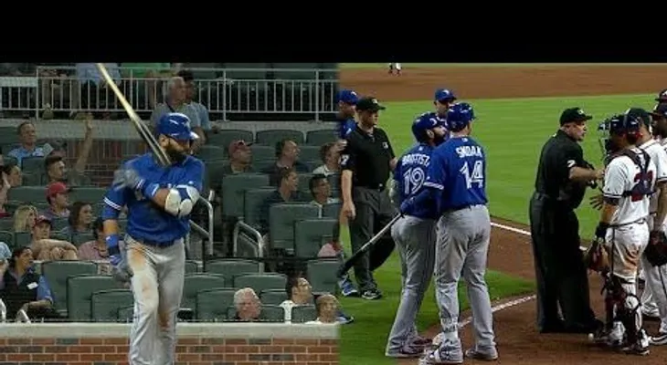 Lo que hizo José Bautista después de un jonrón; casi se arma un titingó  
