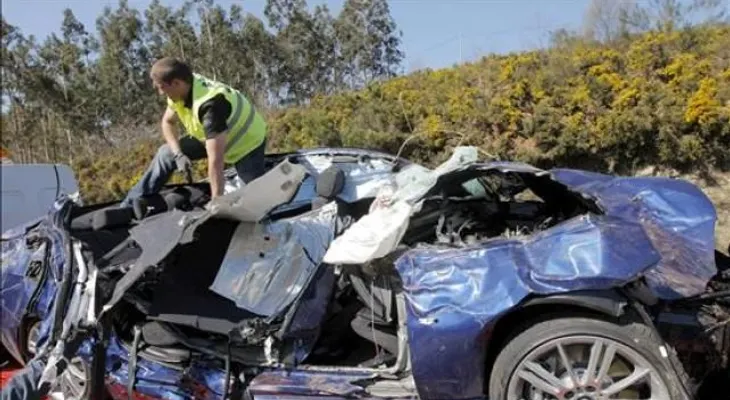 4 personas mueren durante choque de dos motores y un carro