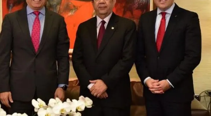 Ejecutivos del Scotiabank valoran garantías del sistema financiero dominicano, en reunión con Valdez Albizu